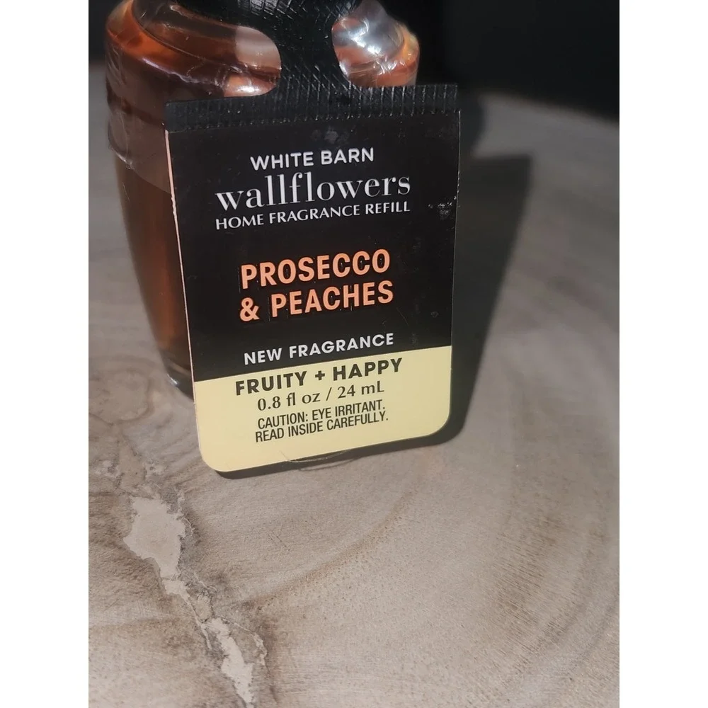Bath Body Works Prosecco & Peaches White Barn Wallflowers Refill‎ Fruity Happy